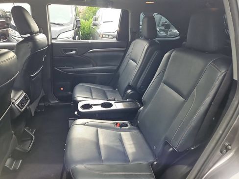 Used 2014 Toyota Highlander Limited Platinum AWD/4WD image 14