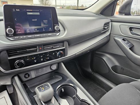 Used 2024 Nissan Rogue S image 21