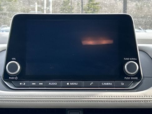 Used 2025 Nissan Rogue SV image 18