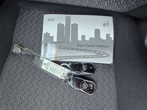 Used 2019 Buick Regal Preferred AWD/4WD image 30