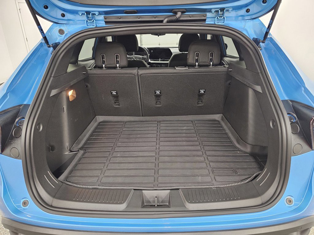 Used 2025 Chevrolet Trax RS w/ Sunroof Package FWD image 28