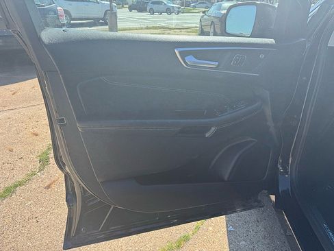 Used 2019 Ford Edge Titanium w/ Equipment Group 301A AWD/4WD image 17