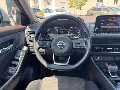 Used 2023 Nissan Rogue SV FWD image 23