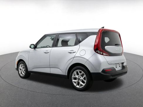 Used 2025 Kia Soul LX w/ LX Technology Package FWD image 5