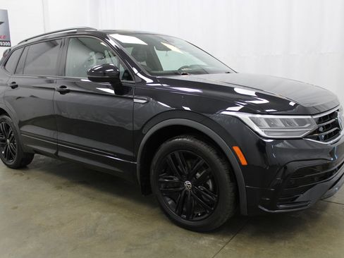 Used 2022 Volkswagen Tiguan SE R-Line image 3