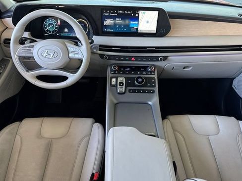 Used 2024 Hyundai Palisade Limited FWD image 12