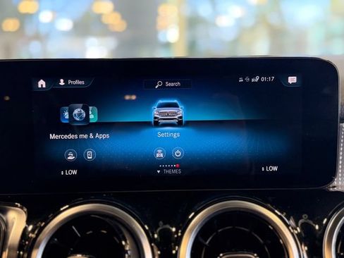 Used 2023 Mercedes-Benz GLB 250 4MATIC image 30