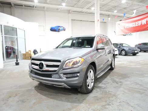 Used 2015 Mercedes-Benz GL 450 4MATIC w/ Parking Assist Package image 4