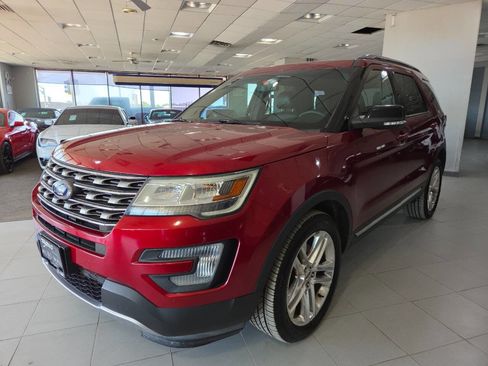 Used 2016 Ford Explorer XLT w/ Equipment Group 202A AWD/4WD image 3