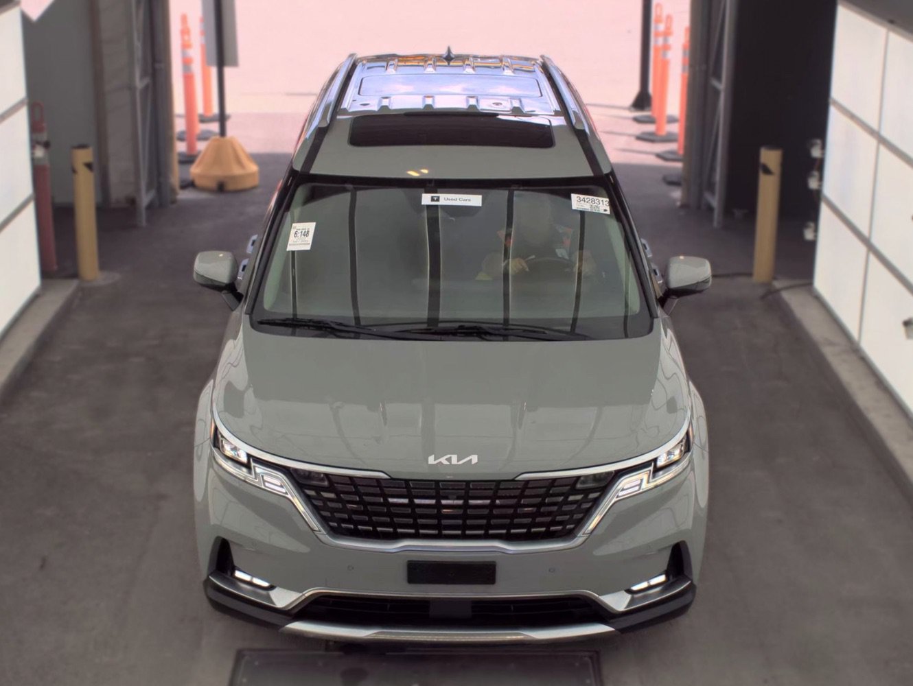 Used 2022 Kia Carnival SX Prestige FWD image 2