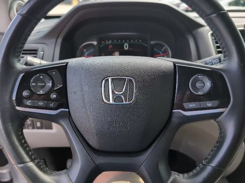Used 2019 Honda Pilot Touring image 11