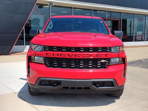 Used 2020 Chevrolet Silverado 1500 Custom w/ Custom Value Package AWD/4WD image 2