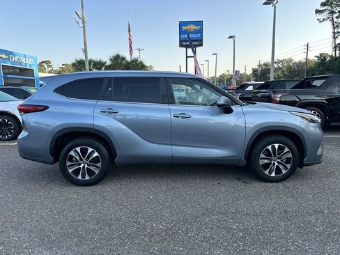 Used 2023 Toyota Highlander XLE image 17