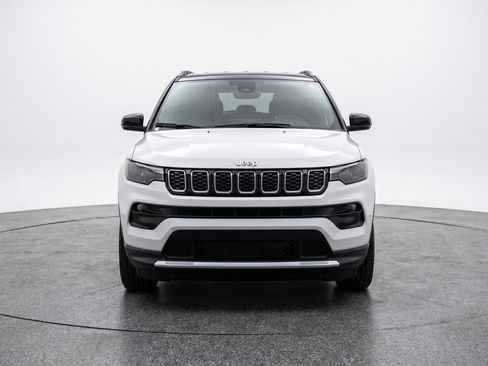 Used 2025 Jeep Compass Limited AWD/4WD image 2