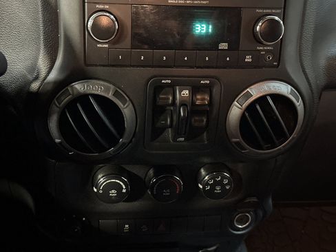 Used 2015 Jeep Wrangler Unlimited Sport w/ Quick Order Package 24S image 18