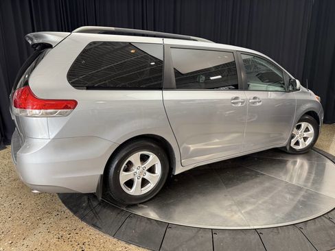 Used 2011 Toyota Sienna LE image 9