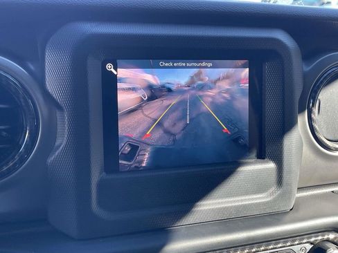 Certified 2023 Jeep Gladiator Sport image 36