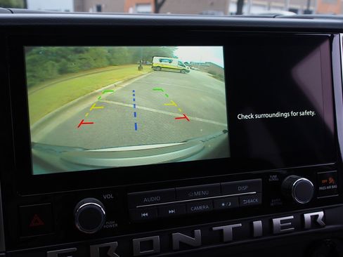 Used 2026 Nissan Frontier SV image 25