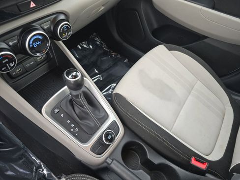 Used 2022 Hyundai Venue SEL w/ Cargo Package image 27