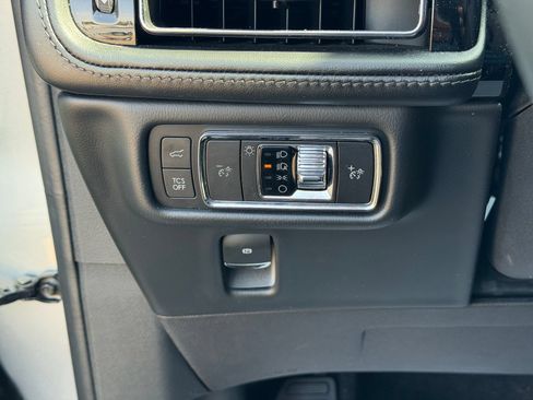 Used 2022 Lincoln Nautilus FWD w/ Premium Package image 29