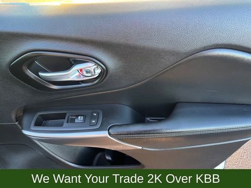 Used 2022 Jeep Cherokee Latitude Lux image 19