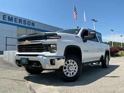 Certified 2024 Chevrolet Silverado 3500 LT w/ Convenience Package AWD/4WD image 2