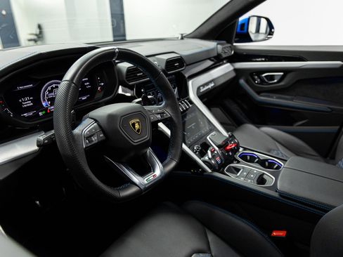Used 2021 Lamborghini Urus image 33
