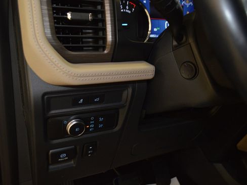 Used 2022 Ford Expedition Max Limited image 17