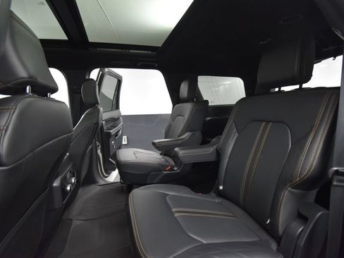 Used 2024 Ford Expedition Platinum AWD/4WD image 38