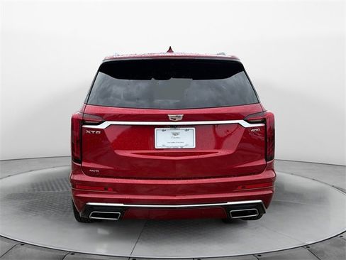 Used 2025 Cadillac XT6 Premium Luxury image 6