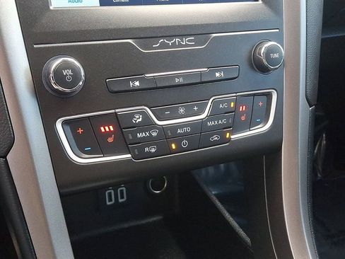 Used 2020 Ford Fusion SEL FWD image 15