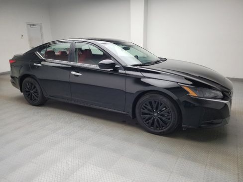 Used 2025 Nissan Altima 2.5 SV w/ SV Special Edition Package FWD image 11
