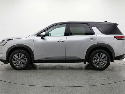 Used 2025 Nissan Pathfinder SV FWD image 5