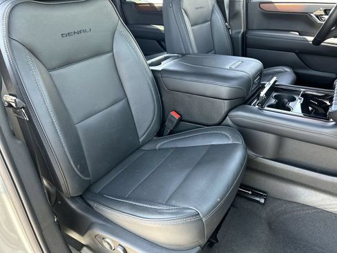 Used 2025 GMC Yukon XL Denali w/ Sun & Power Step Package AWD/4WD image 29