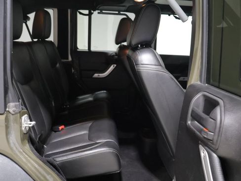 Used 2015 Jeep Wrangler Unlimited Rubicon w/ Max Tow Package AWD/4WD image 20