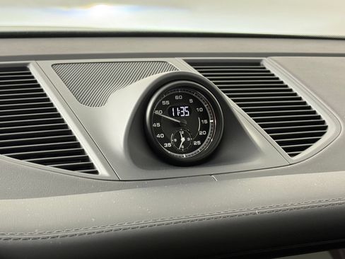Certified 2026 Porsche Macan Turbo AWD/4WD image 28