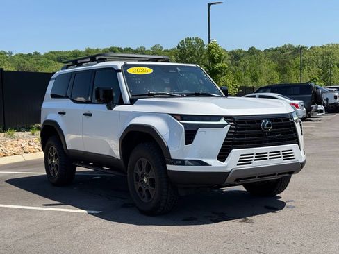 Used 2025 Lexus GX 550 w/ Accessory Package (32) AWD/4WD image 5