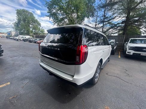 Used 2025 Ford Expedition Active AWD/4WD image 10