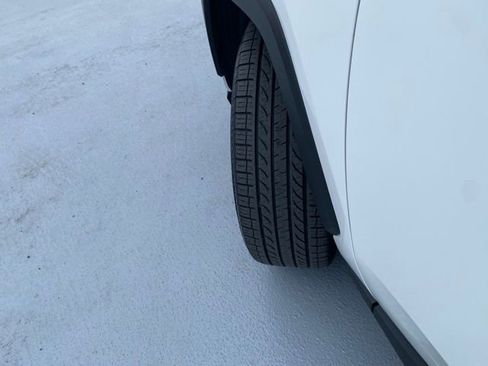 Used 2019 Toyota RAV4 XLE Premium AWD/4WD image 27