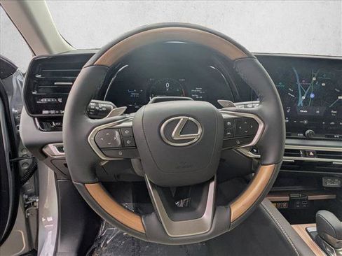 Used 2025 Lexus RX 350 w/ Luxury Package image 17