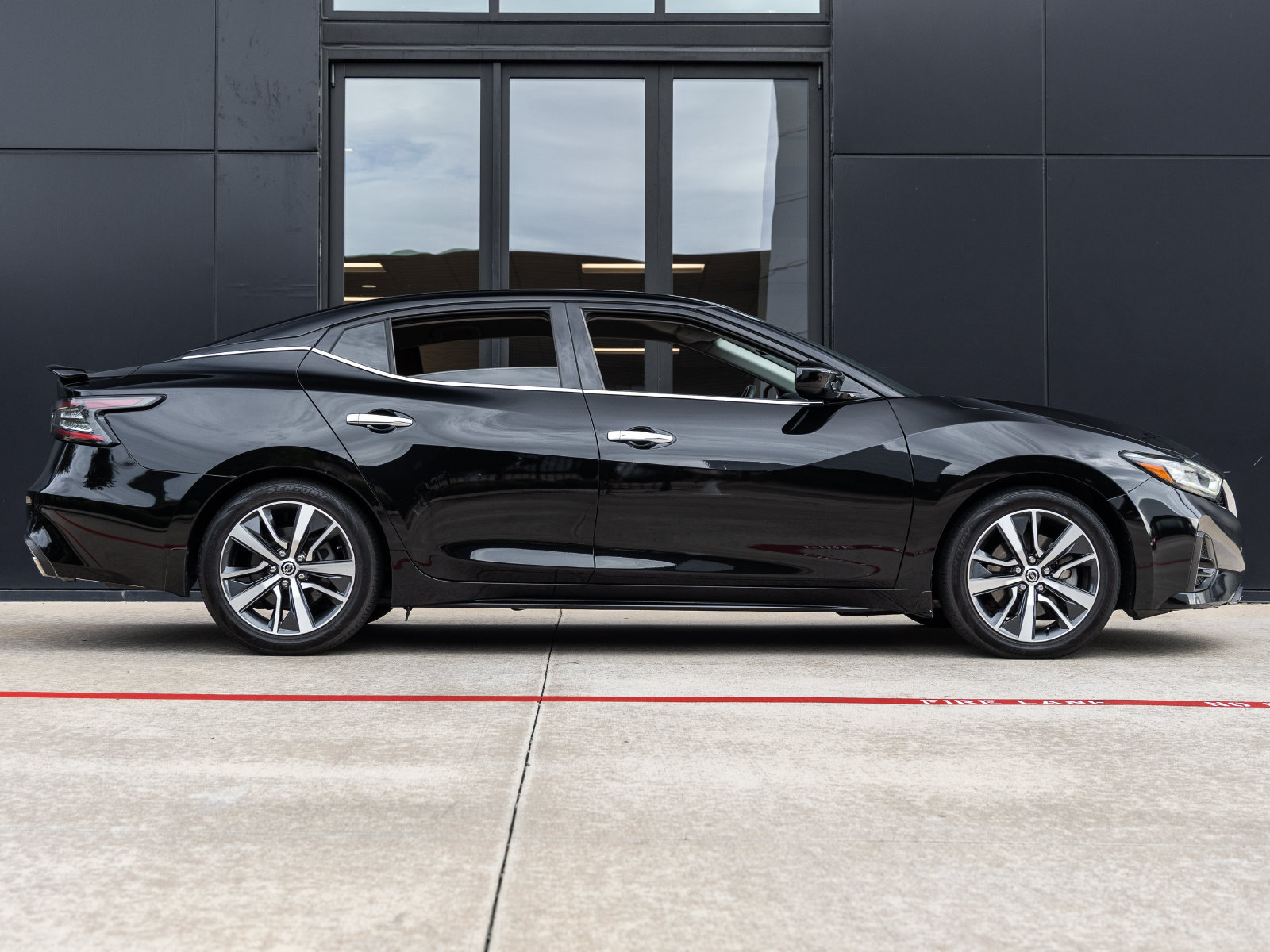 Used 2020 Nissan Maxima 3.5 S w/ Floor Mat Group FWD image 10