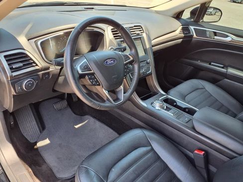 Used 2018 Ford Fusion SE w/ Fusion SE Technology Package FWD image 22
