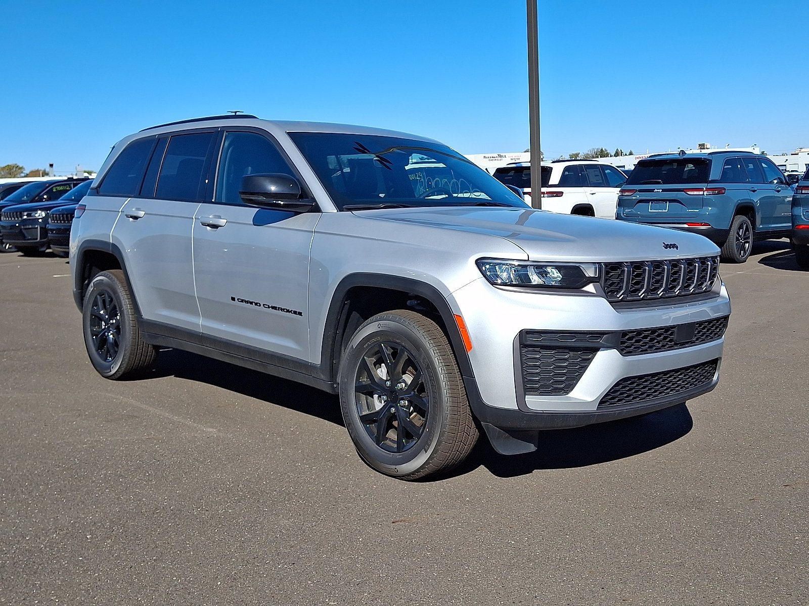 New 2026 Jeep Grand Cherokee Altitude AWD/4WD image 1