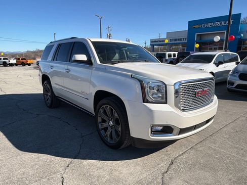 Used 2015 GMC Yukon Denali w/ Premium Package AWD/4WD image 4