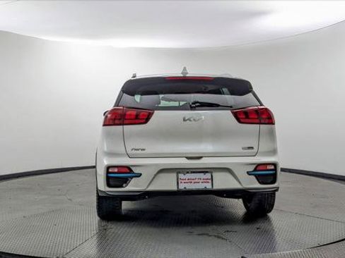 Used 2022 Kia Niro EX w/ Cold Weather Package FWD image 7