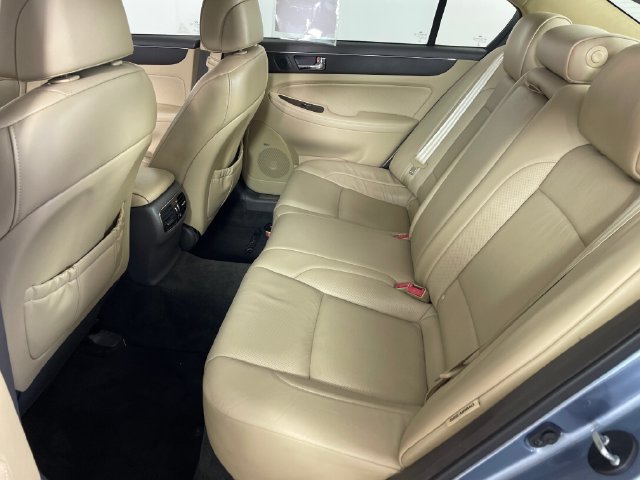 Used 2009 Hyundai Genesis 3.8 w/ Technology Pkg 4 RWD image 11