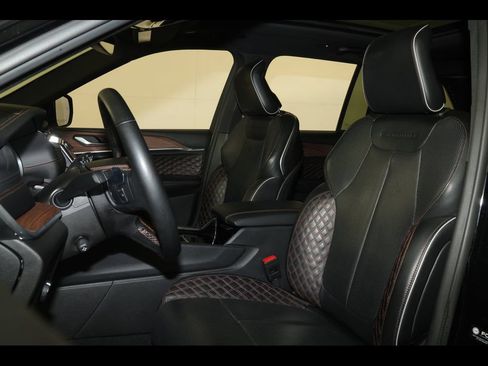 Used 2023 Jeep Grand Cherokee Summit AWD/4WD image 25