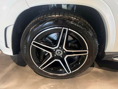 Used 2023 Mercedes-Benz GLS 580 4MATIC image 10