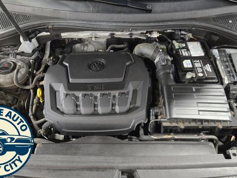 Used 2018 Volkswagen Tiguan SEL Premium image 39