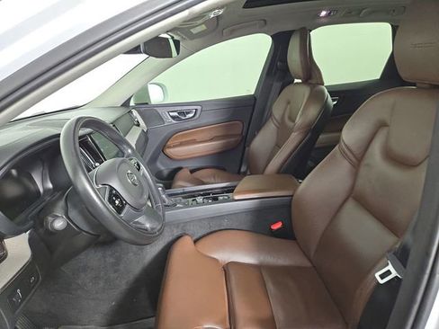 Used 2019 Volvo XC60 T5 Inscription w/ Protection Package AWD/4WD image 12